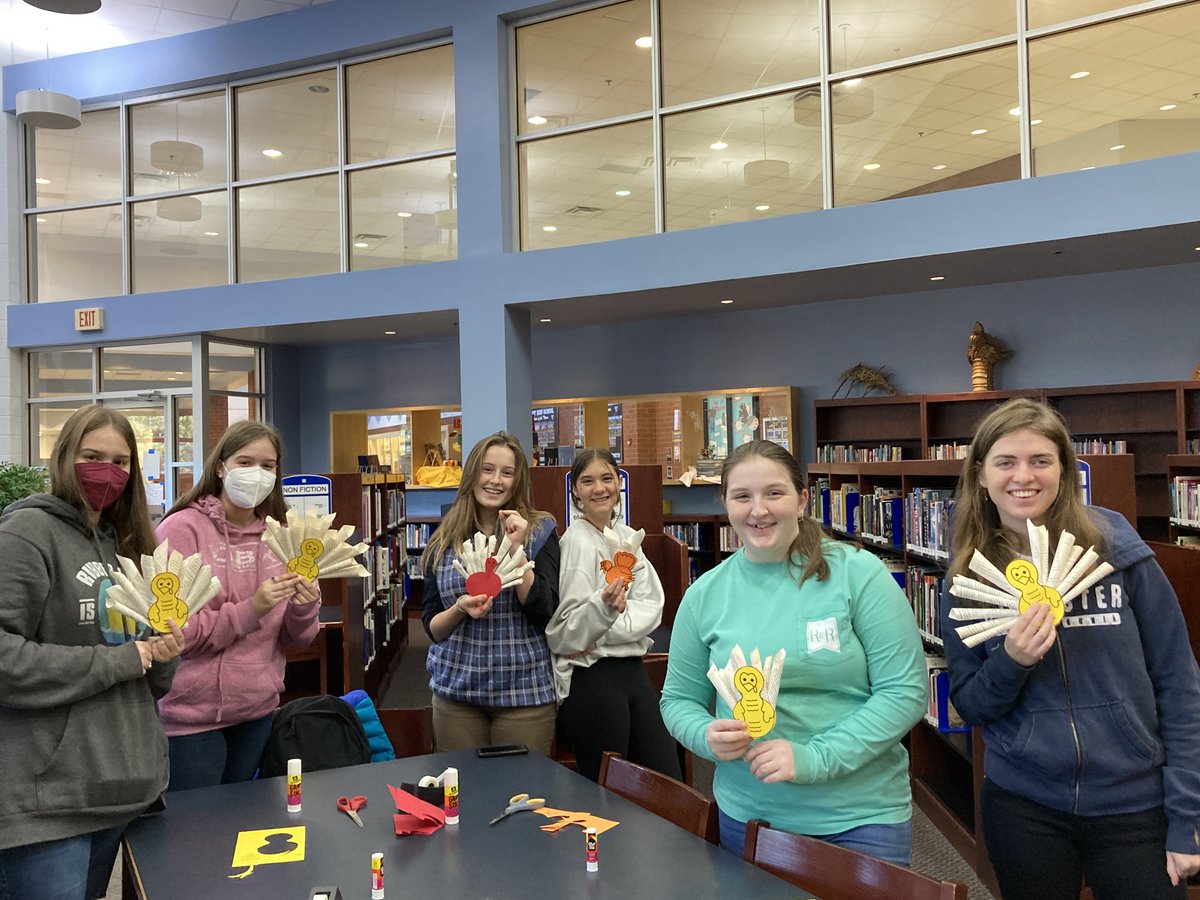 McGrawML's tweet photo. Stop in the @CosbyLibrary to make a Book Page Turkey! The students and teachers had fun crafting today! #WeAreCosby #ccpslibraries #bookpagecrafts https://t.co/xGncWe9F6Z