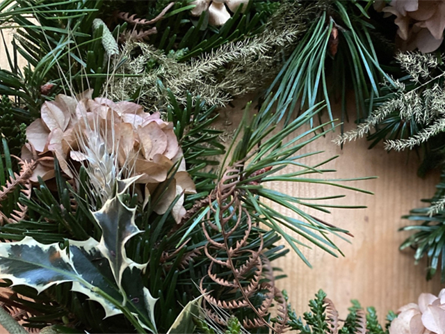 CultureLPool's tweet photo. #Creatitive | Bring a sense of wondrous charm to your festive season and join @Calderstones at The Mansion house for a Wreath Making Workshop with florist Jenny Wilson from In Blossom Flowers followed by a festive afternoon tea 🎄 ☕ 
 https://t.co/ShHY7qaC4k https://t.co/8WeHKvAYbT