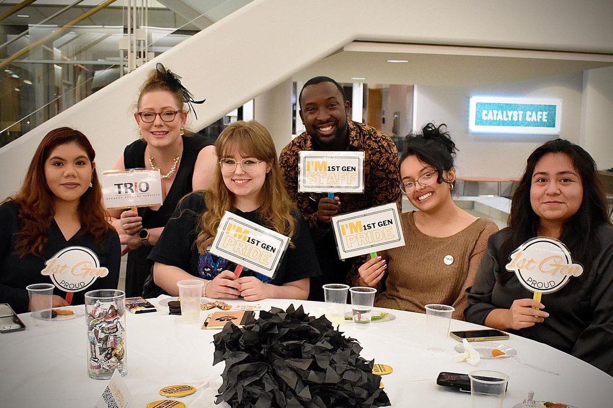 MizzouTRiO's tweet image. Last week, TRiO and @MizzouBusiness hosted First-Generation Gala 🥳
Thank you to everyone who was able to make it out in celebration of #firstgenmizzou students! Our speakers Dr. Mary Beth Marrs and Elizay Perez were captivating and inspiring.  
#FirstGenStrong #FirstGenMizzou