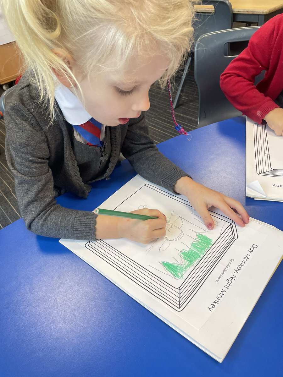 MissHayward03's tweet photo. After exploring a talking basket with @CherThomson14, P1 were introduced to the title of their new focus book. We made predictions about what we thought it was going to be about and what words might appear in the story. We then drew our front cover predictions! #HearSayPlayWrite https://t.co/X9zVUmtgnd