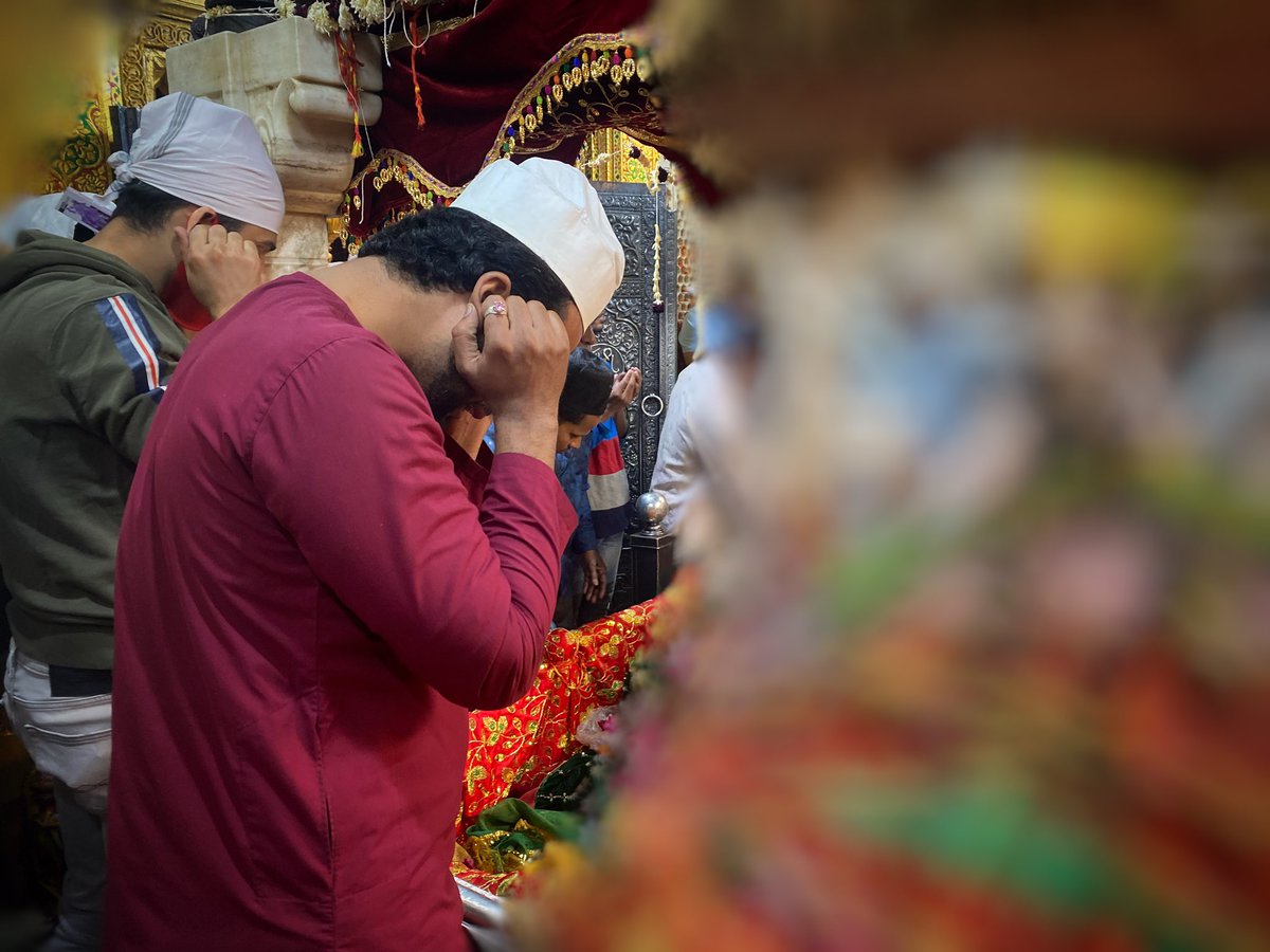 EvolveLeadLove's tweet photo. Gunahgaron ki jab imdad karna,
Mujhe Bhi Ya Mohammad shaad karna,
Meri fariyad sun le Sunne Wale,
Mujhe aata nahi fariyad karna….
Amazing evening spent at chaukhat of Mehboob-e-Ilahi today evening.
#thursdayvibes #Jumerat #Spritual #Experiences https://t.co/Xh89ASYrgn