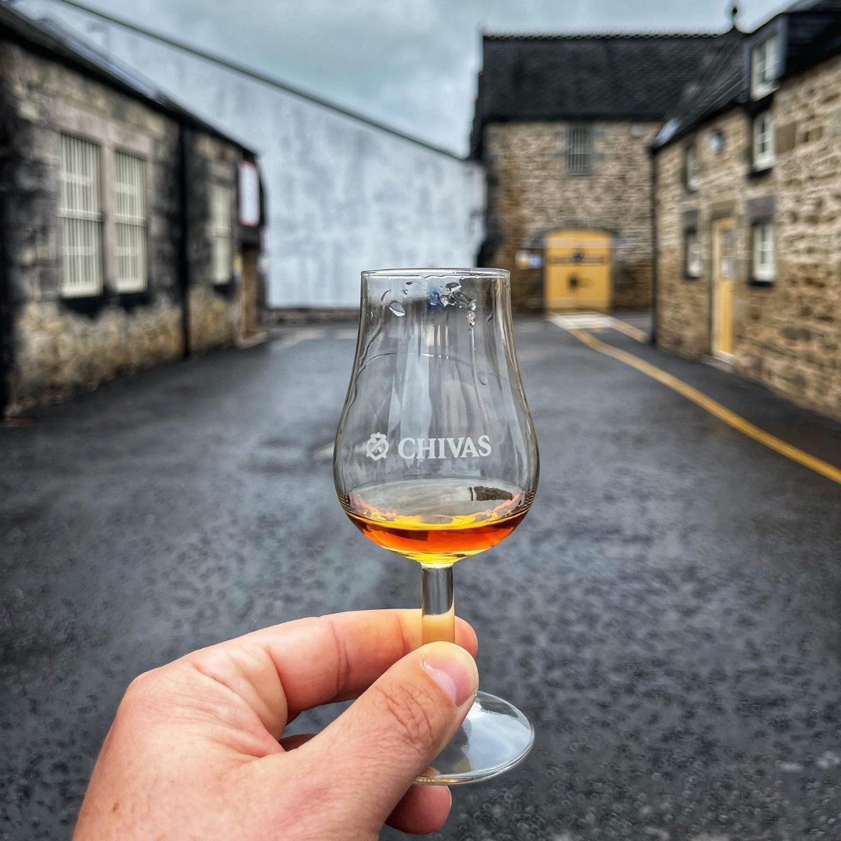 Our favorite cold weather activity: sipping on the smooth blends of Chivas Regal. Which just happens to be our favorite warm weather activity too 😏 (photo via Robert J. Ferrara)