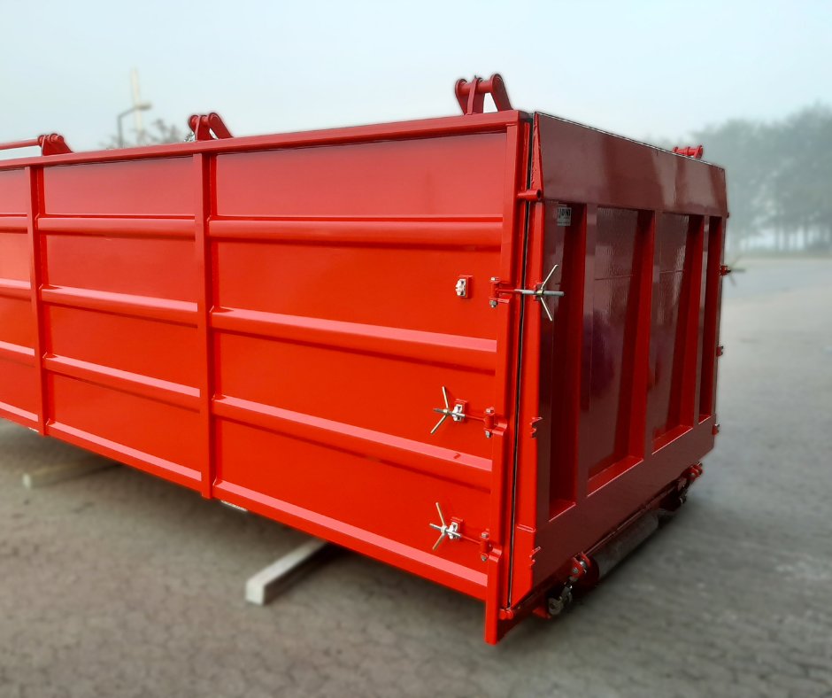 Emergency One are delighted to present our new E1 – EV Submersion Unit 🌊

The increasing problem of how to deal with Electric Vehicle (EV) fires is something that all Fire and Rescue Services need to consider.