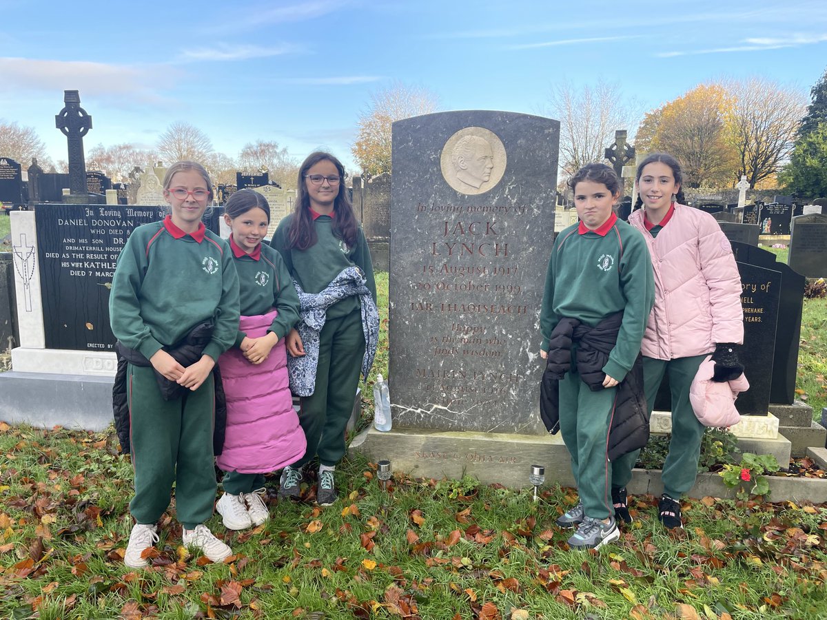 MsSparling4th's tweet photo. Visiting Jack Lynch’s grave in St.Finbarr’s Cemetery.. ☀️A beautiful day for a stroll ⁦@GlasheenGNS⁩ #wellbeing #SESE #ourlocalenvironment ☀️ https://t.co/ZThiptOcN7