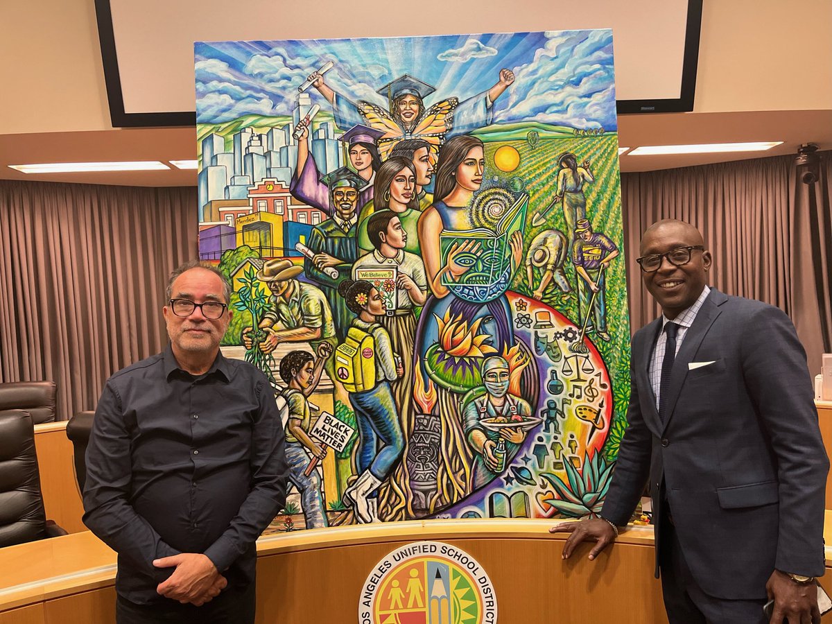 LD Central-ARCHIVE (@lausd_ldc) on Twitter photo @boarddistrict2 celebrated her principals in BD 2 last night as each leader received a mini portrait of this beautiful mural pictured here w/<a href="/drespicer88/">Andre Spicer</a> . #♥️principals @boarddistrict2 celebrated her principals in BD 2 last night as each leader received a mini portrait of this beautiful mural pictured here w/<a href="/drespicer88/">Andre Spicer</a> . #♥️principals