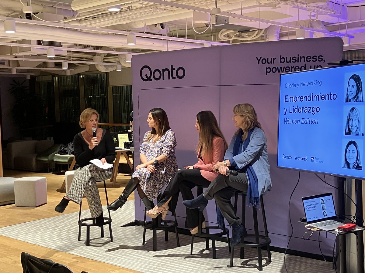 Ahora, empieza la mesa redonda de grandes mujeres emprendedoras: <a href="/Mariagilaberth/">María Gilabert</a>, de <a href="/bevalue10/">BEVALUE</a>; <a href="/MGG_2012/">Montse Guardia Güell</a> de <a href="/big_onion_tech/">Big Onion</a> y <a href="/npastohe/">Nuria</a> de @humanitcare. Modera <a href="/margaltes/">Mar Galtés</a> de <a href="/TechBarcelona/">Tech Barcelona</a>.