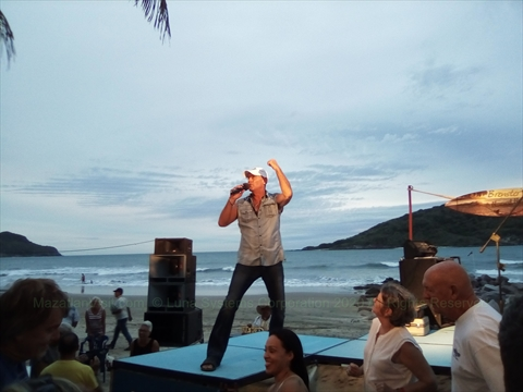 MazatlanVisit's tweet photo. All you can drink, country music, dancing and Santa Claus on the beach…only at the Brenster beach bash in Mazatlán, Mexico!

Find out when and where:-> https://t.co/YafsA1EFpS
#travel #mazatlan #mexico #countrymusic https://t.co/BP1wDhgf9M