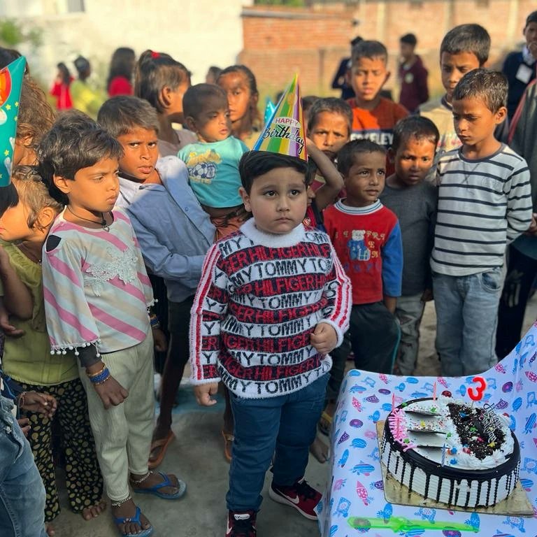 ThappaChinkle's tweet photo. #MANY MANY HAPPY BIRTHDAY GREETING

#We extend our greeting to #our little Member  #SHIVANSH along with his parents / family  and #Team members on his  #3rd birthday #celebrated with the #Children and teachers 

@SonuSood 
@SarsBharti 
@libransood 
@ianmolkwatra 
@anuradhagupta_ https://t.co/E8Zq0N4cz5