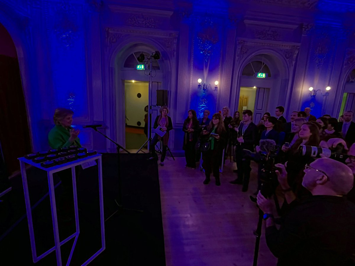 EUinmyRegion's tweet photo. Commissioner @ElisaFerreiraEC, opens the reception of the #CohesionPolicy Oscars Ceremony, the #RegioStars🌟!

This year we put the spotlight on 🇪🇺projects that have changed things at the local level in the last 15 years.

#InformEU #EUinmyregion https://t.co/8gflGOl2Pb