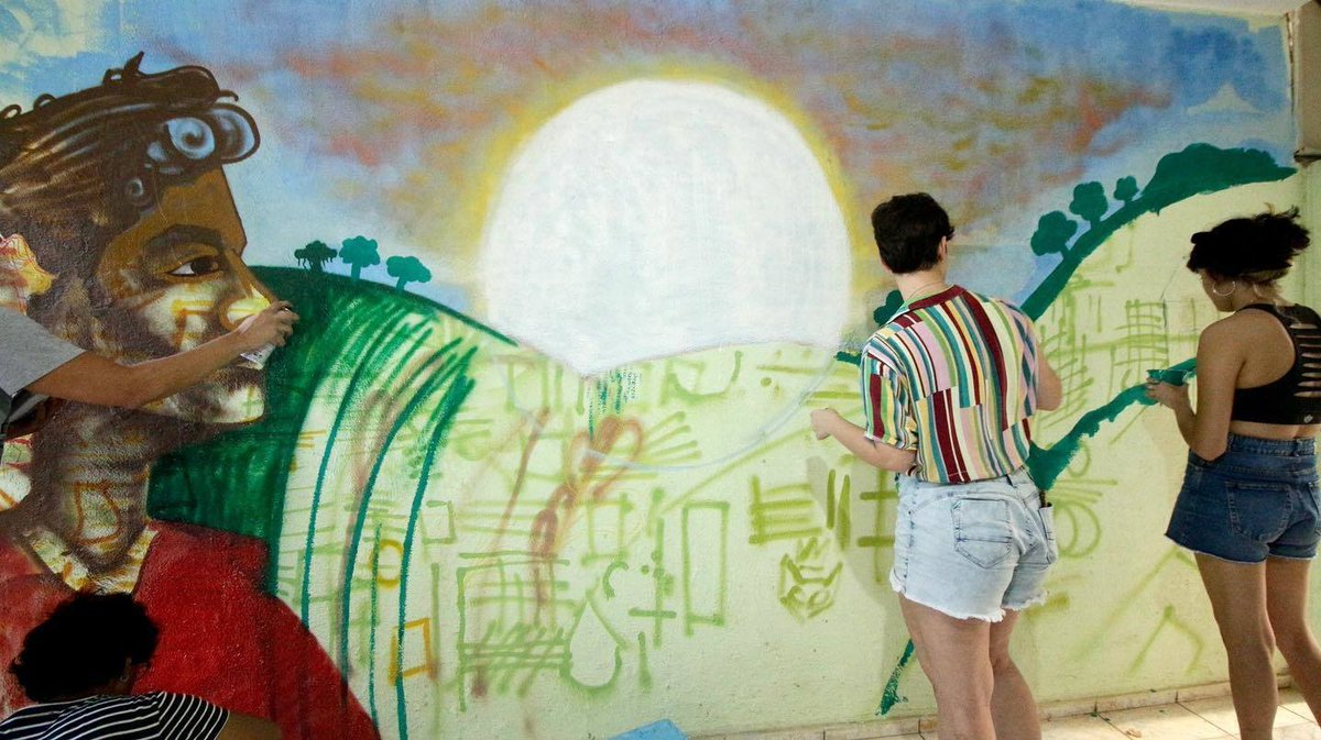 MST_Oficial's tweet photo. No momento final, os participantes reuniram elementos que foram destacados durante o debate e construíram de forma coletiva um mural de graffiti.

📸Wirenilza Lima

#TodosPelaReformaAgrária #AgroecologiaÉoCaminho #CulturaSemTerra
#MSTNoRN https://t.co/RPEYTrfDYw