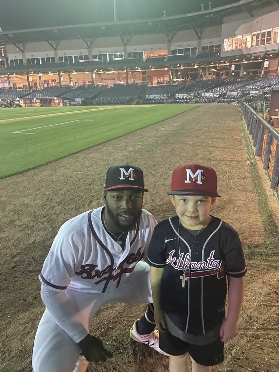 clardy2401's tweet photo. My son Dalton and the NL Rookie of the Year @MoneyyyMikeee https://t.co/H8f4A03CG2