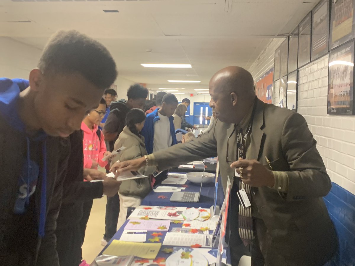 Nicole S. Piggott tweet media