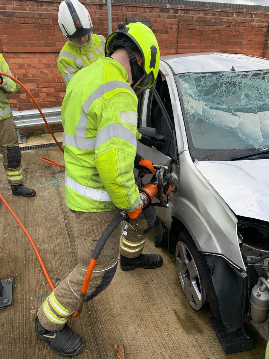 WMFSAston's tweet image. As part of Brake road safety week, Aston firefighters from white watch have been training with the vehicle cutting equipment.
See how you can get involved to raising funds for the Brake charity who support those affected by road accidents. 👇
brake.org.uk/road-safety-we…