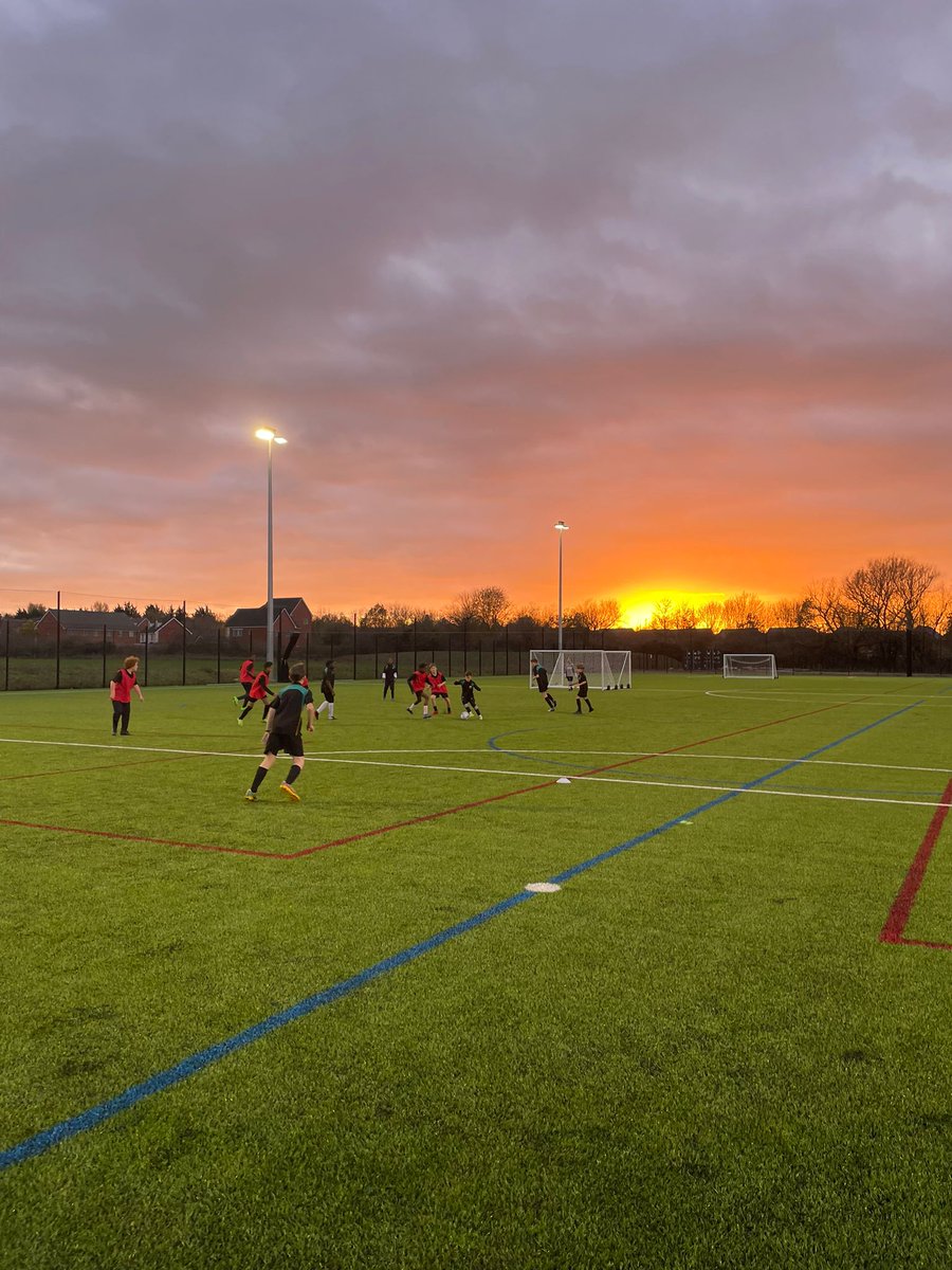 glebefarmschool's tweet photo. A well attended year 7 football club this evening, against a beautiful setting sun. We are all ready for the World Cup 2022 here at Glebe Farm 💚💛⚽️ @MrLiveseyPe @ShottonM @IFtL_MAT @ErinStewart99 https://t.co/DxkXZPVmQk