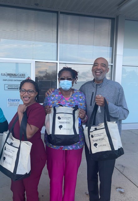 Thanks to our friends at @USRenalCare and @OtsukaUS for partnering with our office to donate and deliver 85 'care bags' to the New Carrollton, MD USRC center yesterday. The bags will help provide comfort and care for individuals receiving kidney treatments at the center!