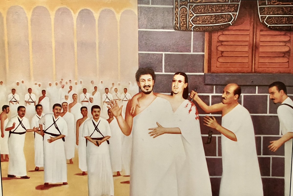 #لوحة:محاولة اغتيال #الملك_عبدالعزيز،أثناء أدائه طواف الإفاضة في #حج 1935م،1353هـ، بينما تمكن ولي عهده  #الملك_سعود من التصدي لهذه المحاولة،وتلقى  الطعنةمكان والده.وتعد هذه التضحيةمضرباً للمثل في الحب والتفاني من ابن لأبيه.(وَقُلْ رَبِّي ارْحَمْهُمَا كَمَا رَبَّيَانِي صَغِيرًا )