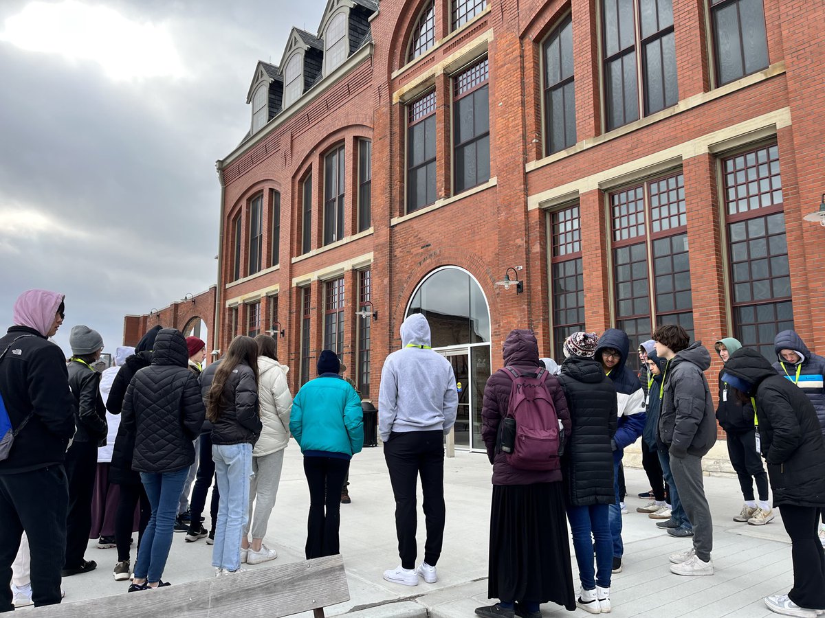 gbwssdpt's tweet photo. Like the workers of Pullman Company, our West APUSH crew persevered through the chill!  What a historic gem!  Thank you to the National Park Service for the tour!  ⁦@mstaron77⁩ https://t.co/aI9P0U6Fdi