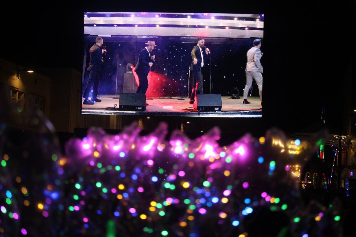 LewisFordphotos's tweet photo. Southampton’s countdown to Christmas
#photography #eventphotography #lightphotography #concetphotography #christmasphotography #nightphotography #stagephotography #nightlifephotography #portraitphotography #event #christmaslightswitchon #concet #boyband #theovertones #light https://t.co/ka3s5ZbKiL