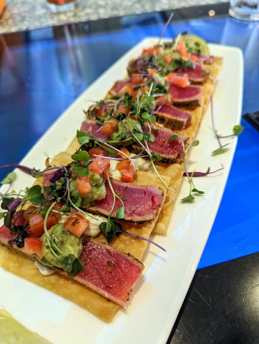 MikeWendt's tweet photo. Tuna Nachos and a Bloody Mary (with Meat Straw & Slider)... Hell of a start to an afternoon at #TheCowfish!
#LetsEat #UniversalStudios
#Foodie #CityWalk #FloridaFoodie #Brunch #FloridaLife #LIVIN https://t.co/VIrCsUedD9