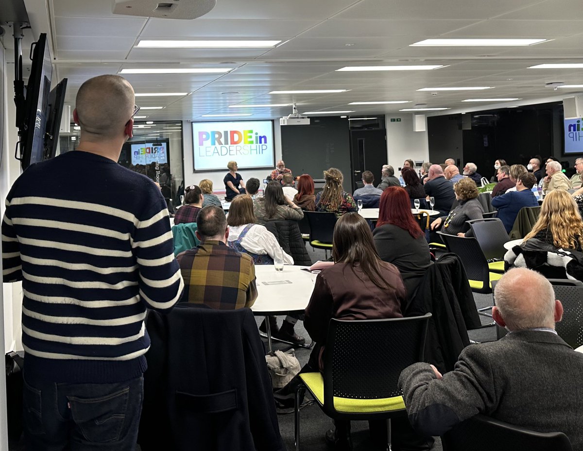 Darren Knight tweet media