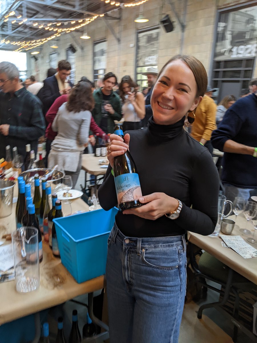 germanwineca's tweet photo. We attended the RAW wine event yesterday in Toronto and had the opportunity to meet the lovely Bianka Schmitt of Weingut D.B Schmitt.🥂 @rawwine #rawwineTOR https://t.co/rgpAjiv7TZ