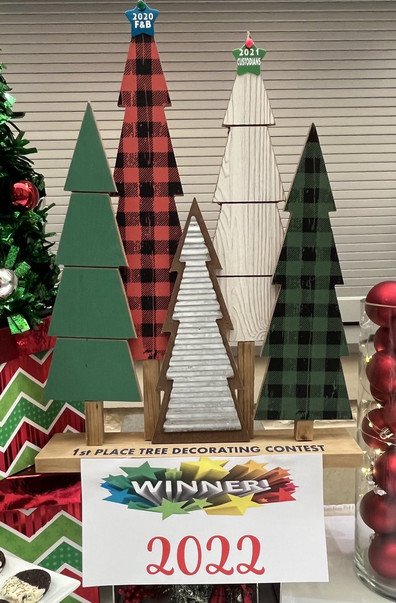 BerryCenterBeth's tweet photo. Which #berrycenter department will be awarded the tree decorating 1st Place 2022? Stay tune judging will begin in 10 minutes! https://t.co/5oEjbGLYRv
