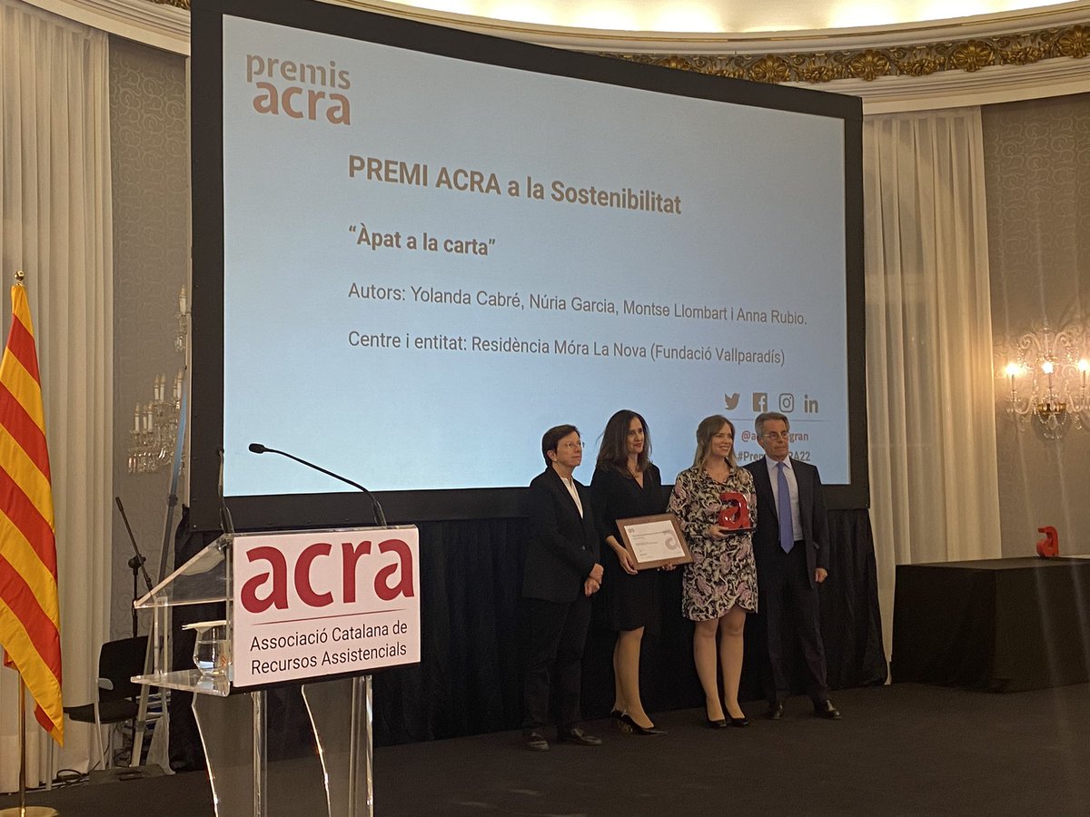 acragentgran's tweet photo. 🏆 La Residència de Móra la Nova recull el Premi ACRA a la Sostenibilitat de la mà de

🔴@AinaPlaza, Directora general de Planificació i recerca en @salutcat 
⚪️@CarmenCabezas10 , Secretària de Salut Pública de Catalunya
🔴Ignasi Aletà, Vicerpresident d'ACRA

#PremisACRA22 https://t.co/VPAK4vtVLo