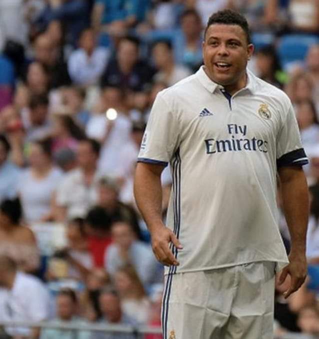 Cómo explicarle a los niños de hoy en día, que este gordito es el mejor 9 de TODOS los tiempos.