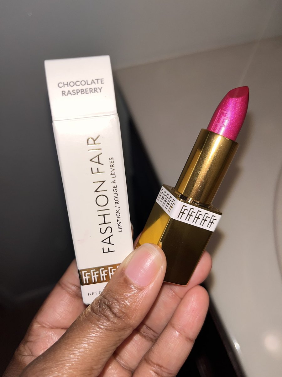 Pearls_Politics's tweet photo. Now, know when I put this on my face, it’s OVA!!!😜💄💅🏾
#FASHIONFAIR #CHOCOLATERASPBERRY #IYKYK #ICONIC #TheORIGINAL #sephora #sephorahaul #makeup #lipstick #lipsticklover #makeuplover https://t.co/B2Y4brVkbd