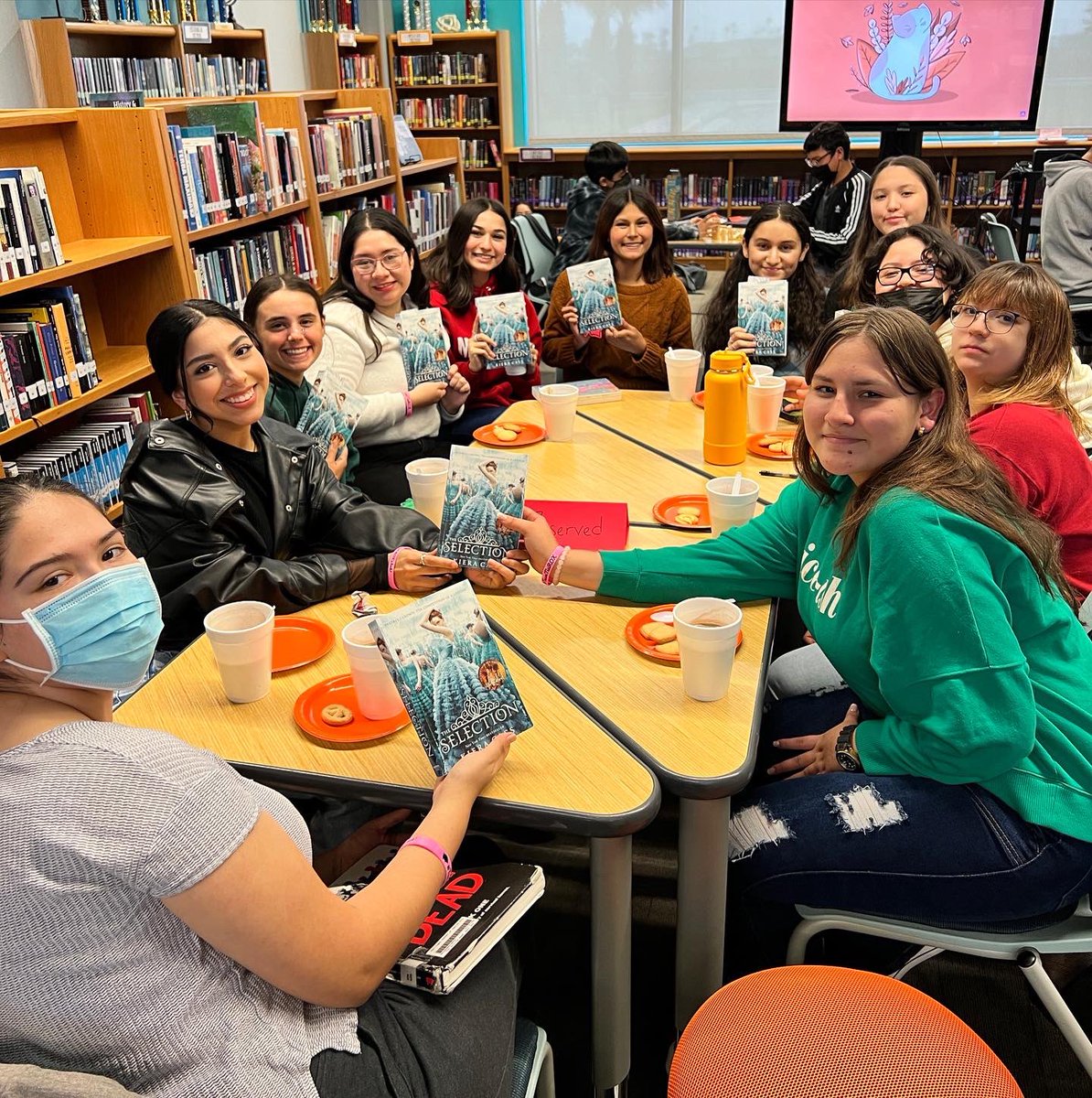 hshpilc's tweet photo. Phoenix Readers Book Club Meeting! We’re reading #TheSelection by @kieracass while enjoying some hot cocoa and cookies 🍪☕️. Great convos!! #AmericaSinger #hcisdlibraries #selectionseries #schoollibrary https://t.co/VvPoBRPOcT