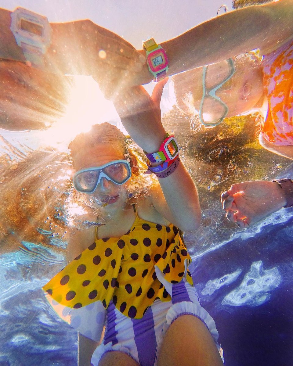 freestyle_watch's tweet image. #endlesssummervibes ☀️✌️  
🦈: Two Tone Turtle, Mini Sour Apple &amp;amp; Tie Dye Green Neon
📸: @thejohnsonettes

_
#teamfreestyle #colorful #waterresistant #poolparty #watchlover #swimming #myfreestylewatch #swim #swimwear #explorepage #instagood 
 freestyleusa.com/products/shark…