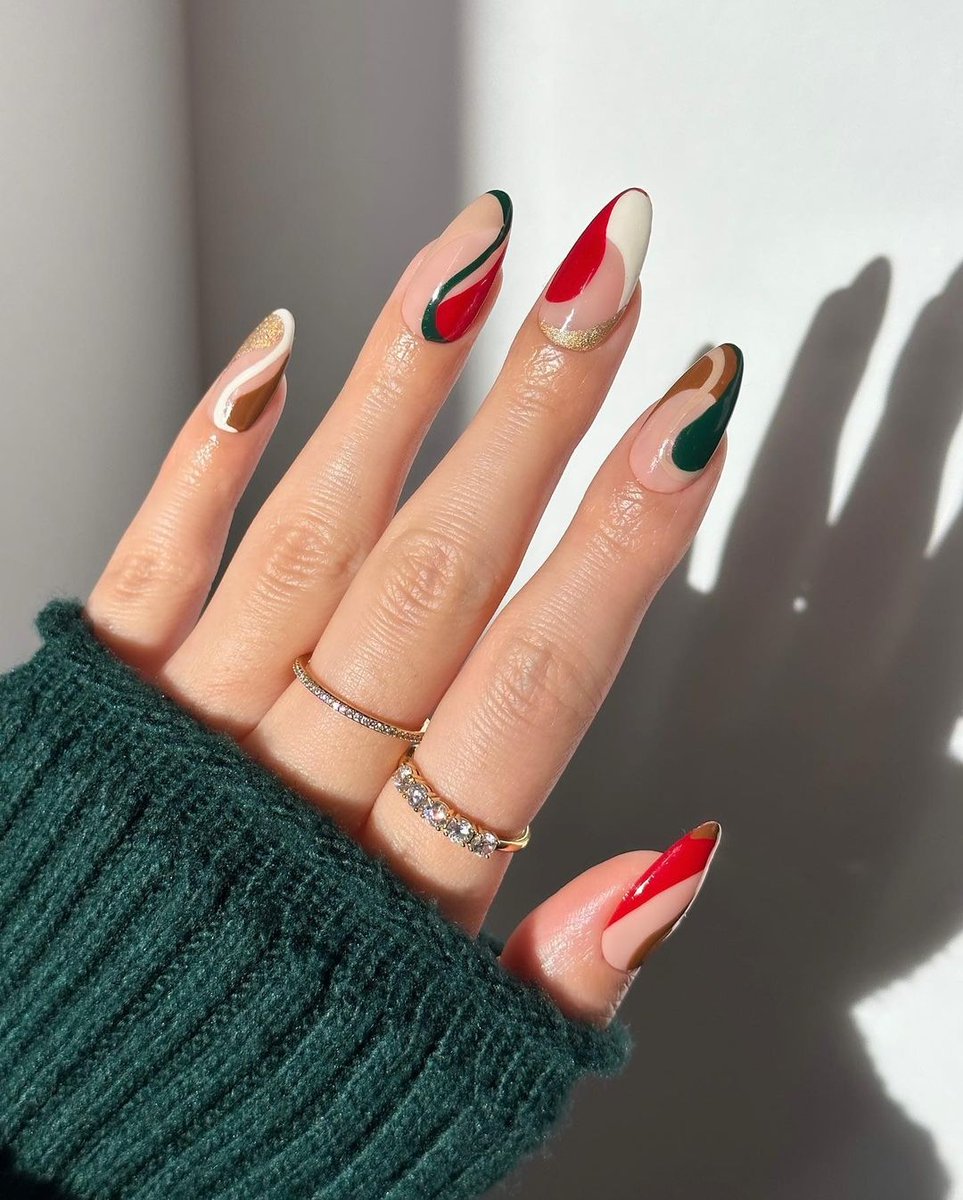 WILDFOXCOUTURE's tweet photo. Is it too early for Holiday nails? 

#wildfoxcouture @disseynails https://t.co/E0iKsAcNyj