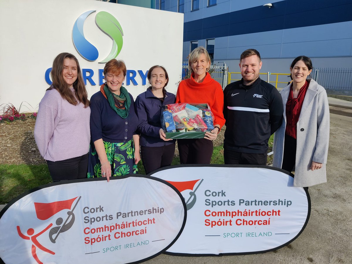 CorkSports's tweet photo. 🙌 Active Community Awards 2022 | 7 Days to Go

Great catching up with event partners @CarberyGroup to launch our finalist hamper that will be delivered next week 🎊

📆 Thur, 24th Nov
🎬 Live 7pm via Facebook &amp; Youtube 

#ActiveCorkAwards22| #KeepCorkActive| #CorkSportsAbility https://t.co/S3YybitKE0