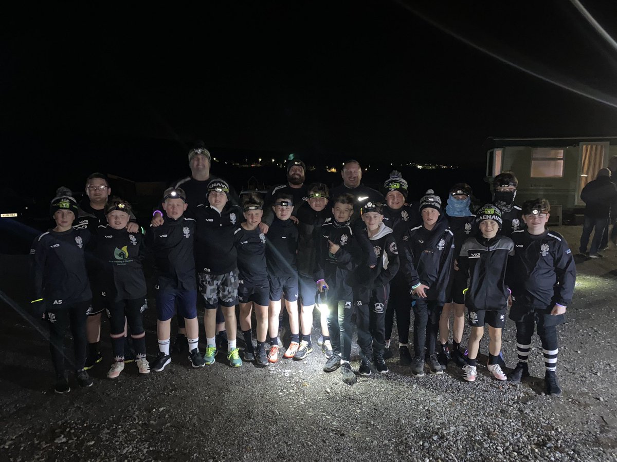 U13BlanRFC's tweet photo. 3 miles in the bank for the squad this evening🏃🏼♂️,,,, just the 1 mile for the coaches😂😂😂 superb effort once again, another session in the bank. #thursdayrun #inthebank #hardwork #⚫️⚪️ https://t.co/Q2LzcvwsTG