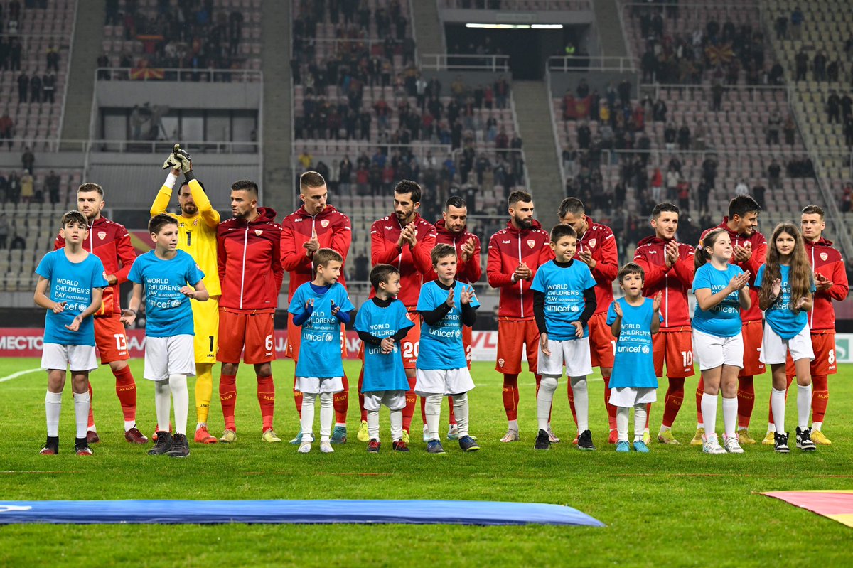 UNICEFMK's tweet photo. #OneTeam for children's rights! Children with a message for a more equal, inclusive society for #ForEveryChild at today’s ⚽️ football friendly match 🇲🇰 vs 🇫🇮 #WorldChildrensDay https://t.co/NKXMwAJPaJ