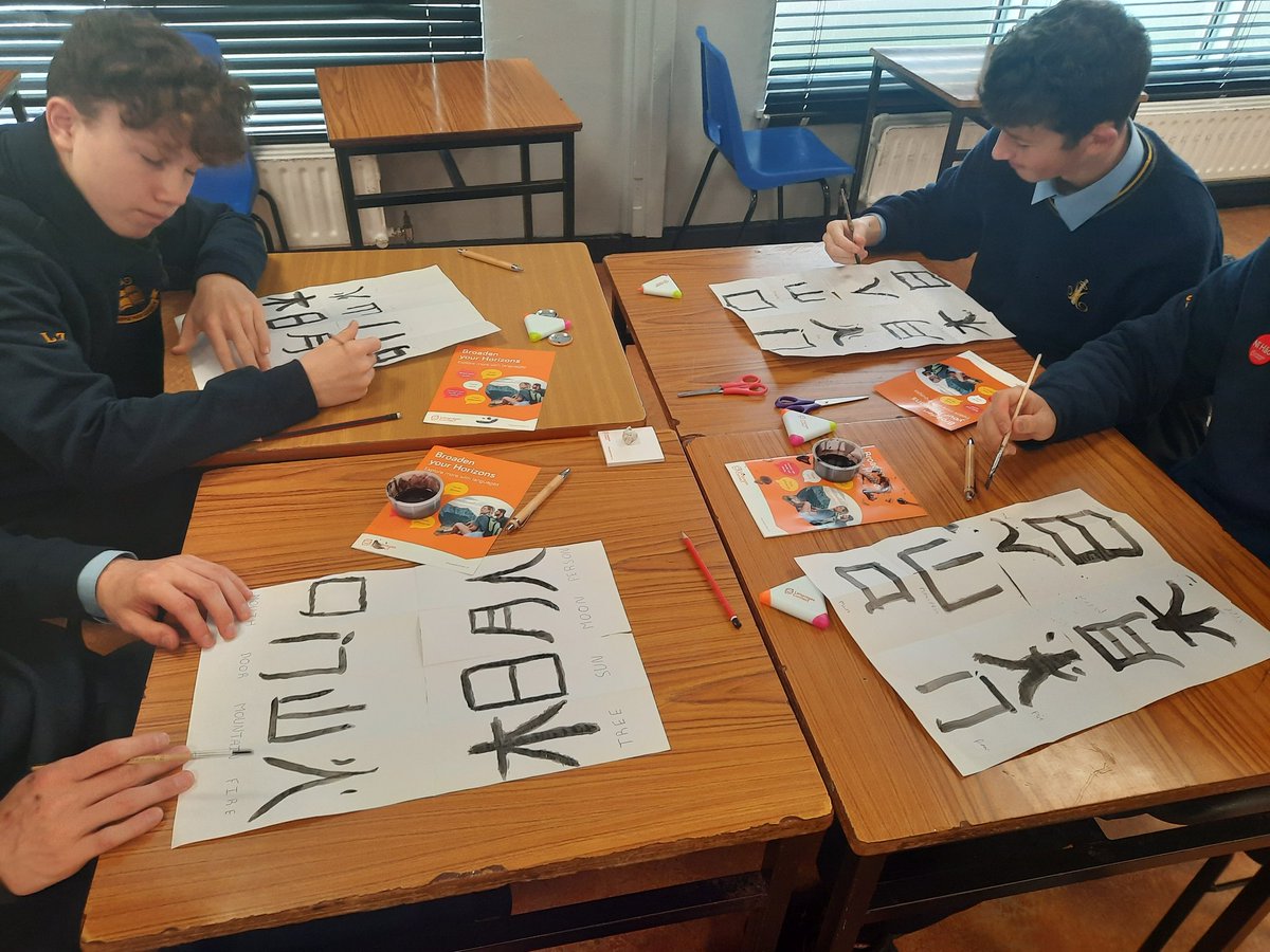 What a day jam packed full of activities to help students #ThinkLanguages from <a href="/langsconnect_ie/">Languages Connect</a> Chinese Art workshop went down a treat with students this morning after their welcome workshop #diversity