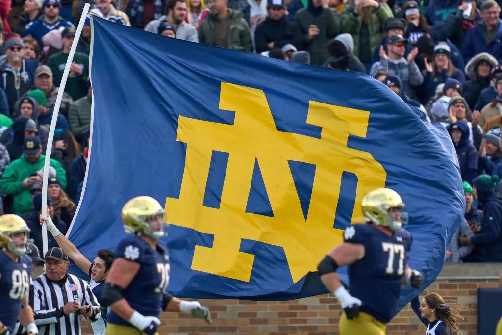 D_Living88's tweet photo. I will be attending the Notre Dame game this weekend with @SirrCharlesBro1. Thank you @Coach_Pflug for  the opportunity💪🏽🙏🏽 https://t.co/YVDUjnxtb3
