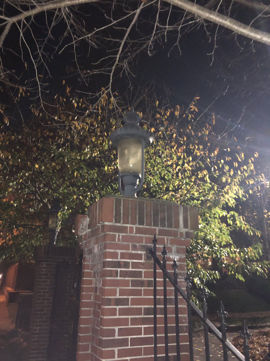 ComptonHeights's tweet photo. @stlcsb lights at end of Geyer and Allen at Nebraska are out. https://t.co/JKxF3pz3vQ