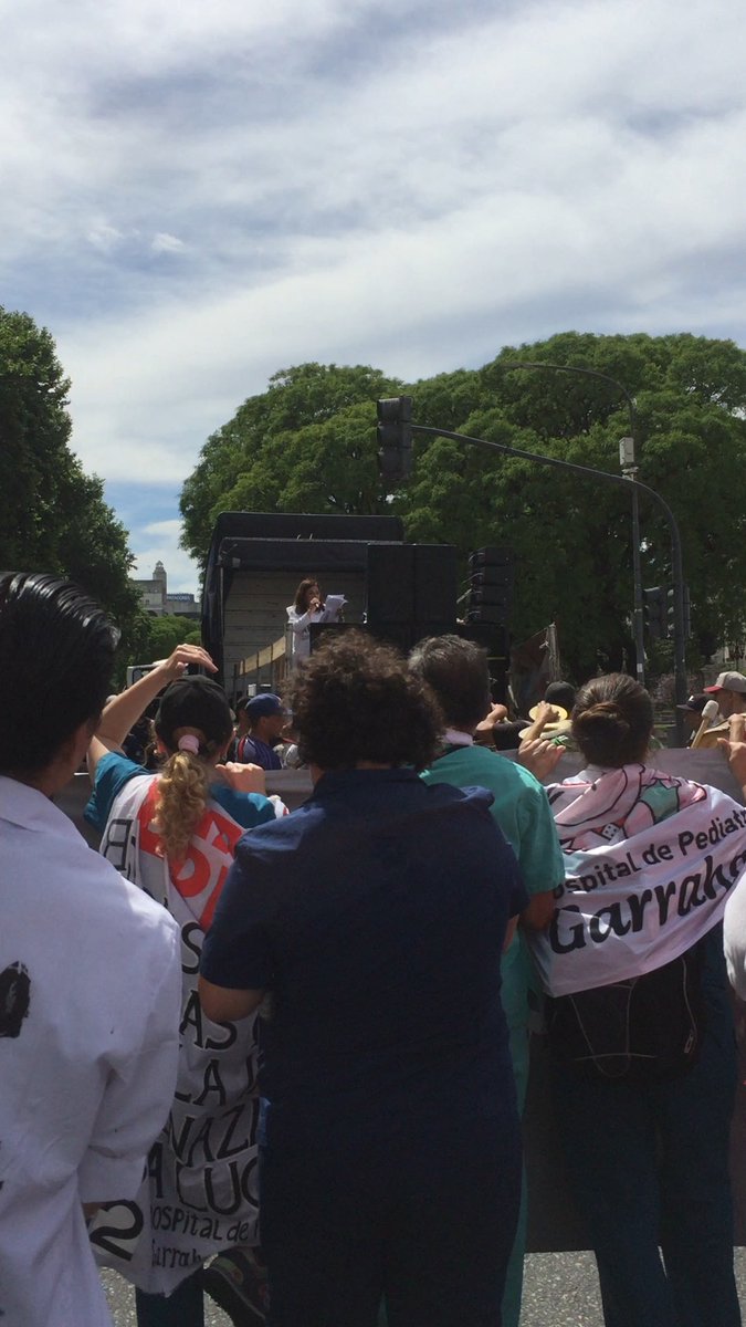Que nadie se olvide que, cuando las camas de terapia intensiva estaban llenas en la pandemia, los hospitales pediatricos centralizamos la atención de los niños críticos para liberar camas de UCIP de los demás hospitales para adultos y que fueron atendidos por pediatras.