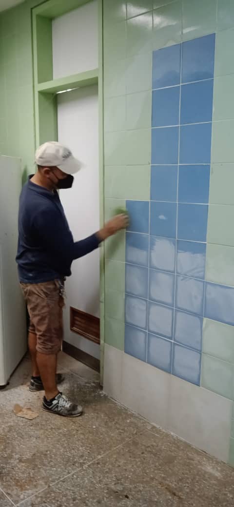 Los colaboradores del CDI La California realizan reparación en la Sala de Terapia
#CubaPorLaSalud 
#CubaPorLaVida 
#MejorSinBloqueo 
<a href="/cubacooperaven/">Brigada Médica Cubana en Venezuela</a> 
<a href="/CubaMir_Ven/">Brigada Médica Cubana Estado Miranda</a>
<a href="/CdiCalifornia/">CDI La California Sur Estado Miranda</a>
<a href="/CDIPrefecturaB/">@CDIPrefecturadeBaruta</a>
<a href="/MINSAPCuba/">Ministerio de Salud Pública de Cuba</a>
<a href="/unidad_central/">Unidad Central de Cooperación Médica</a>