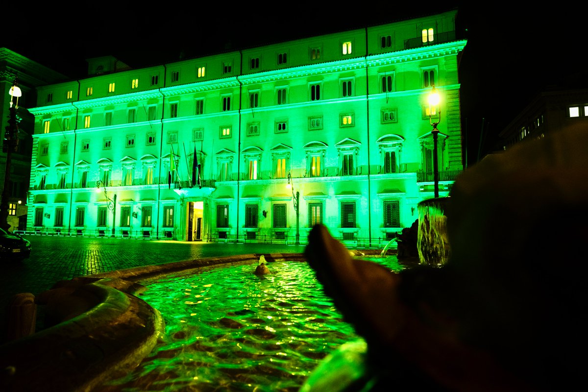 Palazzo_Chigi's tweet photo. Oggi #17novembre la facciata di Palazzo Chigi si illumina di verde acqua per sostenere la campagna di sensibilizzazione della @WHO contro il cancro della cervice uterina
#CervicalCancer  #TealTalk https://t.co/nKZRrGpfty