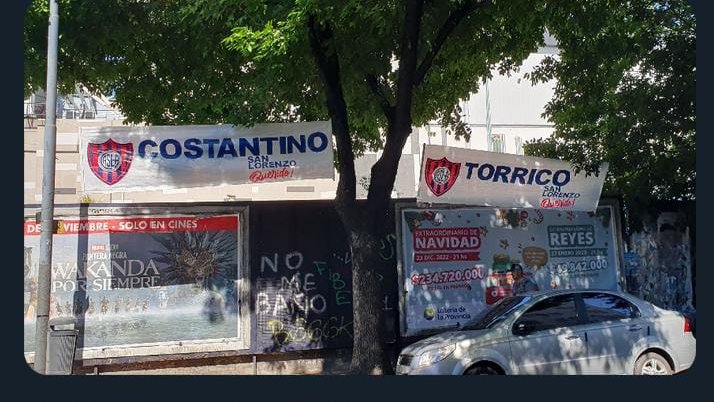 Cartel de Torrico, Costantino y Francis. 
Todo en una misma esquina.