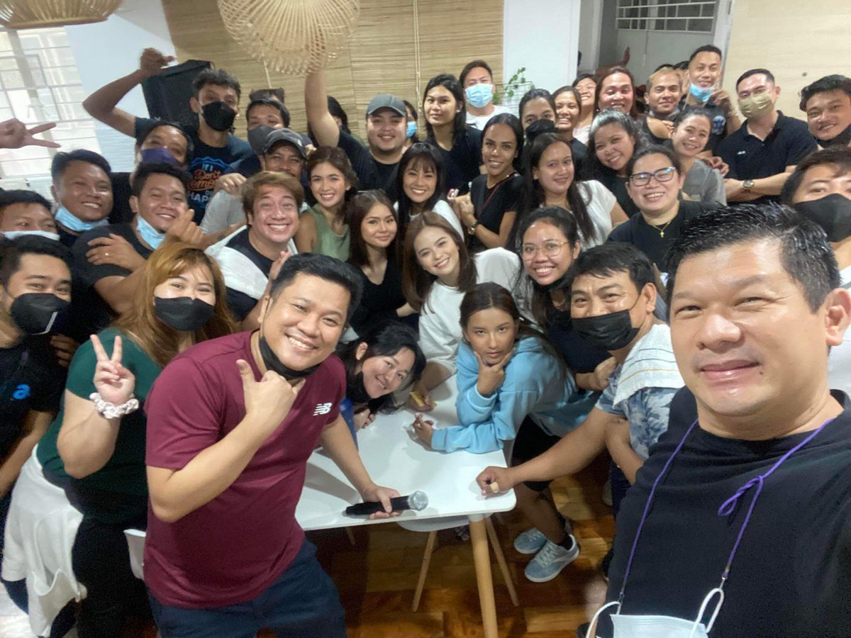 ronoritchie's tweet photo. Happy Day One #theraininespaña #vivatheraininespaña https://t.co/SFLdhwBjOn