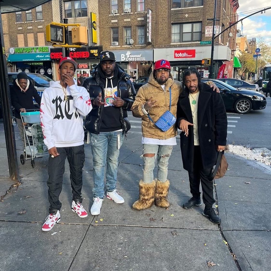 COACHBOMBAY3000's tweet photo. Had the FLYGOD himself @westsidegunn in the trenches of Flatbush..posted up on my bloc St. Paul’s in front of building 1 and all that… bless up to mi top dawg dem @BrMalie @BabyJuniorSTP for showing our brother nothing but love and hospitality like real Gz do
🤲🏾🦂⚖️🍎 https://t.co/RNnJUINha3