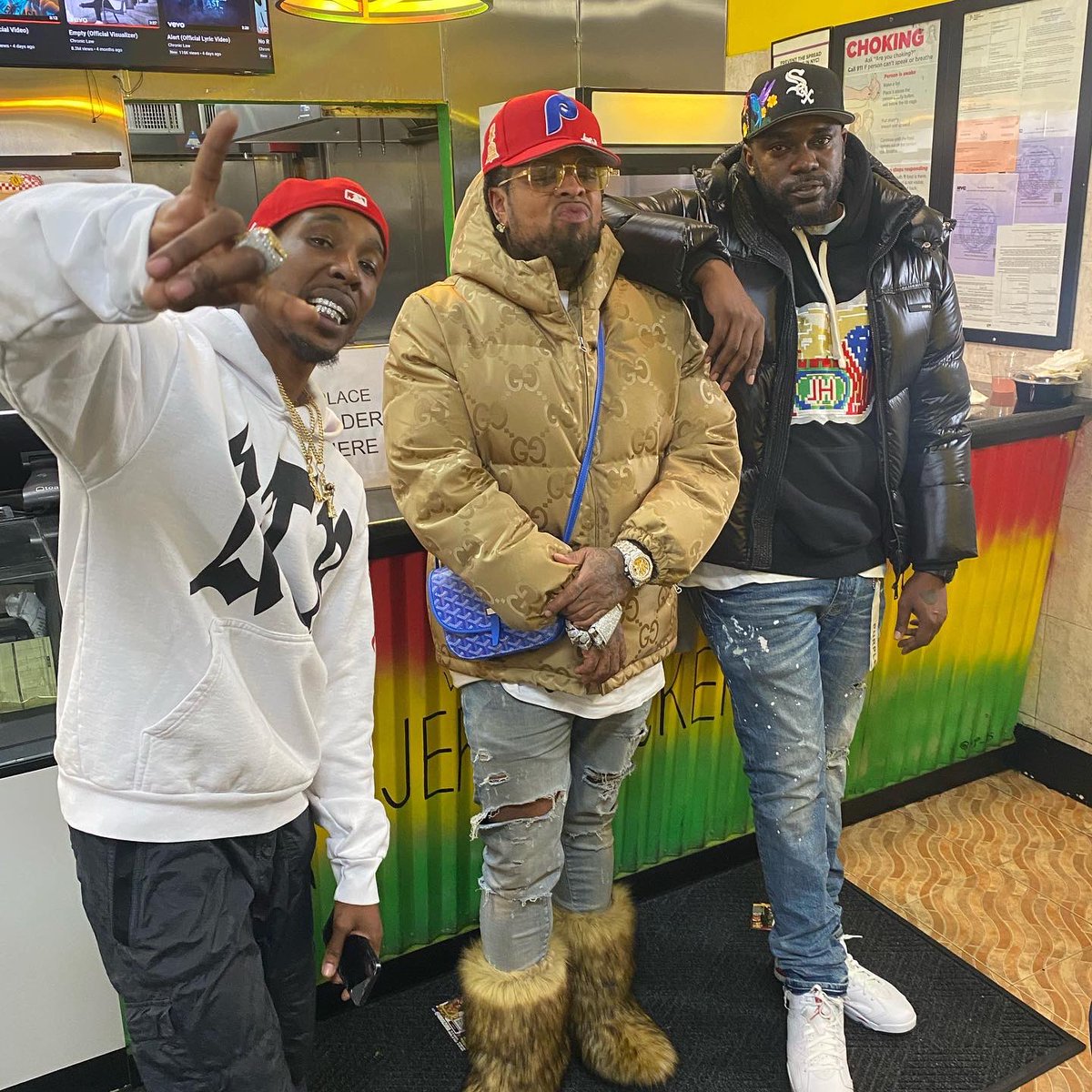 COACHBOMBAY3000's tweet photo. Had the FLYGOD himself @westsidegunn in the trenches of Flatbush..posted up on my bloc St. Paul’s in front of building 1 and all that… bless up to mi top dawg dem @BrMalie @BabyJuniorSTP for showing our brother nothing but love and hospitality like real Gz do
🤲🏾🦂⚖️🍎 https://t.co/RNnJUINha3