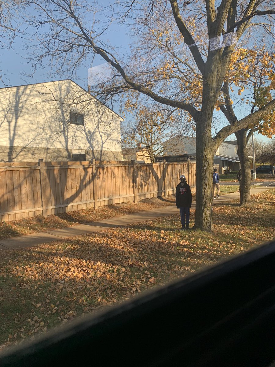 moodylma0's tweet photo. @nukiezz yes, this kid stands in that exact same spot, every. single. day. after the bus. same clothes same everything. https://t.co/qIv8Rp9YrB