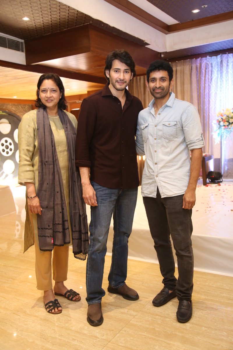 FilmyFocus's tweet photo. 3rd Day Ceremony of #SuperStarKrishna Garu 🙏 

#SSKLivesOn #Mahesh #SSMB @urstrulyMahesh
 #RIPSuperStarKrishna #RIPKrishna #RIPKrishnaGaru #Tollywood #FilmyFocus https://t.co/w5yjRGiSag