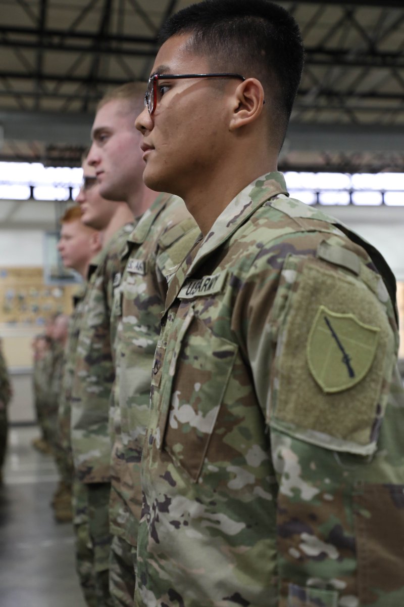 kentuckyguard's tweet photo. Welcome to the team!
Our newest Soldiers met their units today and received their unit patches during their #FirstFormation patching ceremony at the Wellman Armory in Frankfort. #nationalguard https://t.co/h6z4c3KNSo