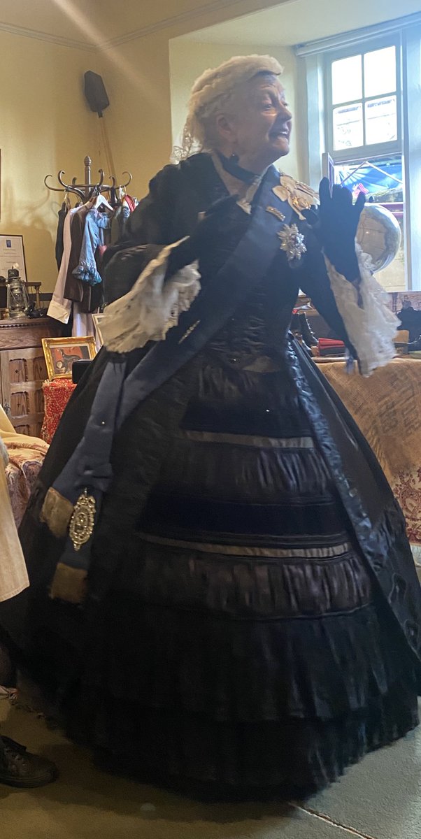 MissPLWTeach's tweet photo. Had the most incredible experience at @cardiff_castle today! Myself and the children were in awe of Queen Victoria! https://t.co/dEVgFpiQmU