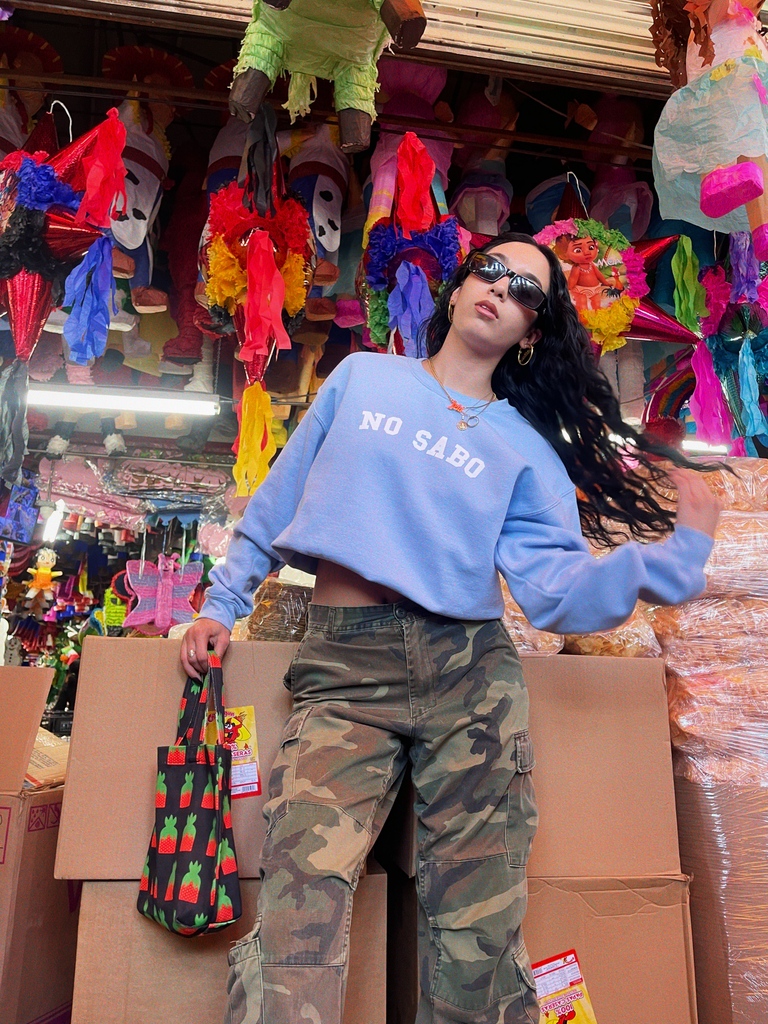 hijadetumadre__'s tweet photo. No speaki spanish. 😅 No Sabo Crewneck Sweatshirt dropping this Friday at 10am PT 💫

🪅@vebecitaa

#hijadetumadre #hdtm #makejefamoves #jefamoves #jefa #latina #latinx 
#meme #memes #funny #lol #repost #lmao #twittermemes #funnymemes #funnymeme #sotrue #haha #ha #sofunny https://t.co/haaTSv9NRF